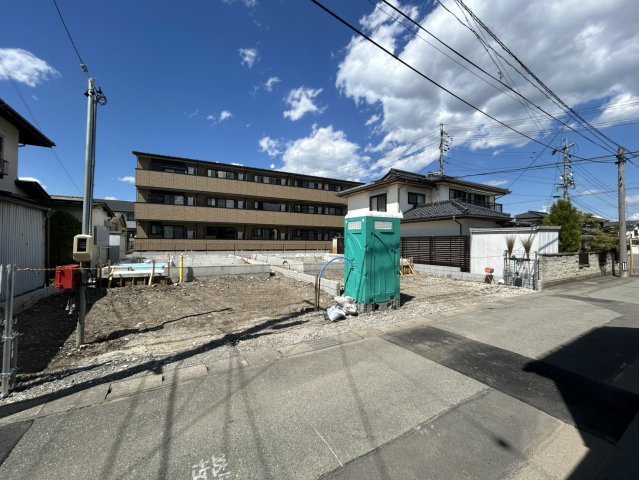 新築戸建　長野市高田　全2棟の前面道路含む現地写真