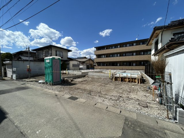 新築戸建　長野市高田　全2棟の前面道路含む現地写真