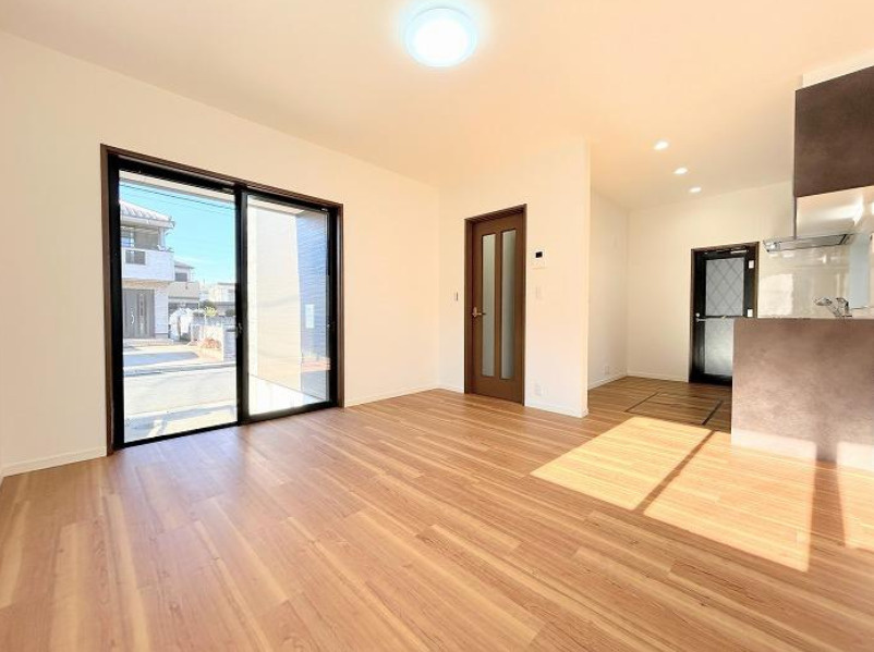 草加市青柳6丁目 中古戸建の居間・リビング
