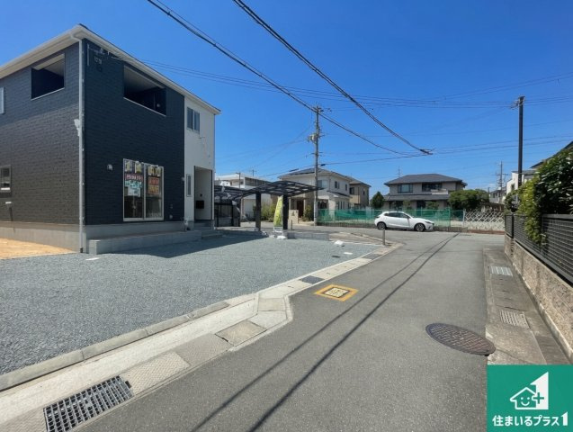 姫路市網干区垣内南町　第2期　新築一戸建ての前面道路含む現地写真|周辺は閑静な住宅街！前面道路広々で車の出し入れも便利です。駐車が苦手な方でも安心して車庫入れできます！