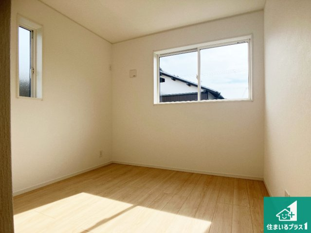 姫路市網干区垣内南町　第2期　新築一戸建ての洋室|シンプルな洋室は、自分好みのインテリアが楽しめます♪ご家族とインテリアや家具を選びに行くのは新築購入時の醍醐味の一つです。ぜひお楽しみください♪