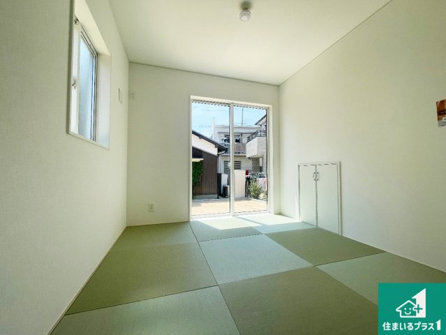 姫路市網干区垣内南町　第2期　新築一戸建ての和室|一室あると便利な和室は客間としてだけでなく、小さなお子様のプレイルームや食後のくつろぎスペースとしてもご利用いただけます。収納もついていますので大活躍間違いなし！