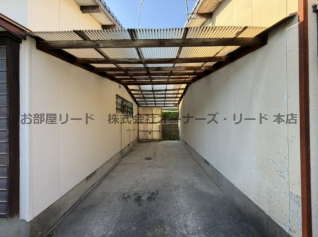 石橋貸家（南3丁目）の駐車場
