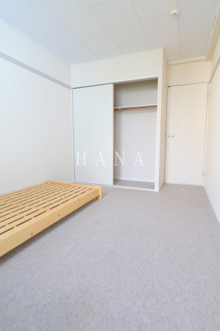 レオパレススイートカシオペアの寝室|室内に家具家電はついておりませんのでご注意ください。