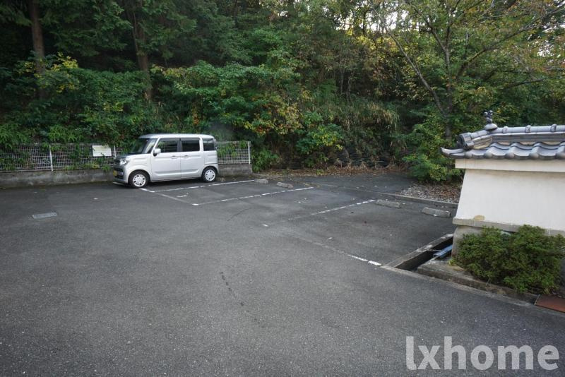 アルアンダの駐車場|駐車場があるので、車を買う予定の方も安心です