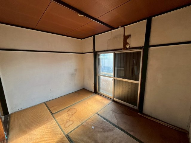 キトウアパートの居間・リビング|同タイプの別物件です。色など異なる場合は現状優先となります。