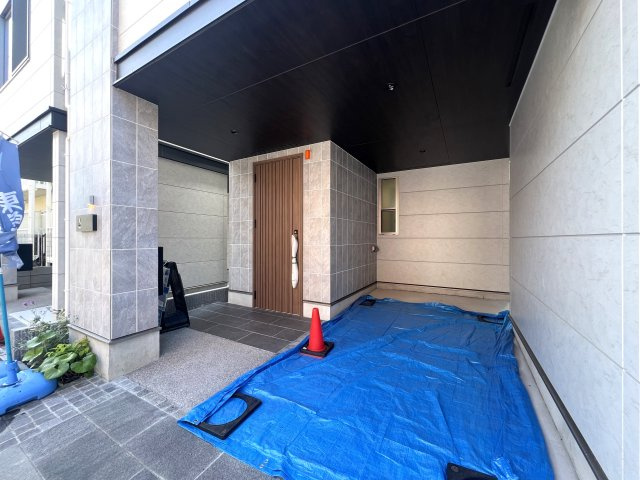 駅徒歩3分の好立地に佇む邸宅にはふさわさしき高級感！標準装備の防犯カメラが大切なお家を見張ります！うーん、グレイト！！な【中原区新城5丁目】新築戸建の駐車場|駐車場です