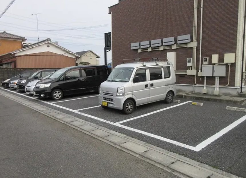 レオネクストコンカドールの駐車場