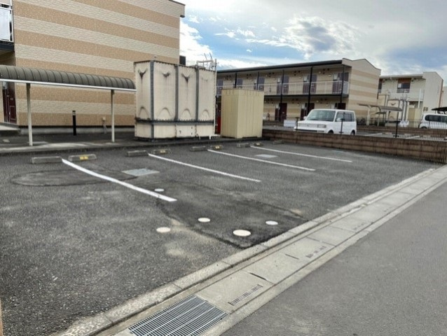 レオパレス武蔵の駐車場