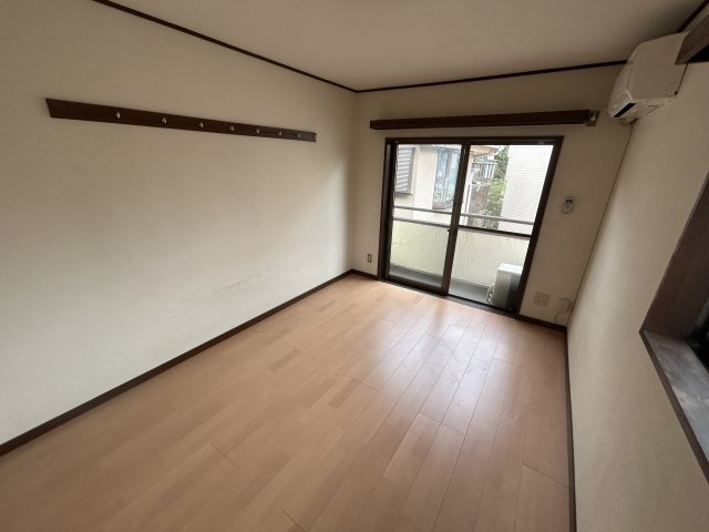 ハイツ幸林の洋室