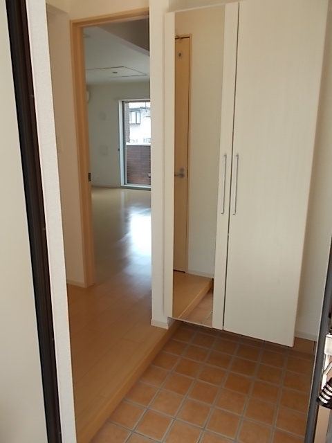 サンシャインビレッジアゼリアＢの玄関|玄関