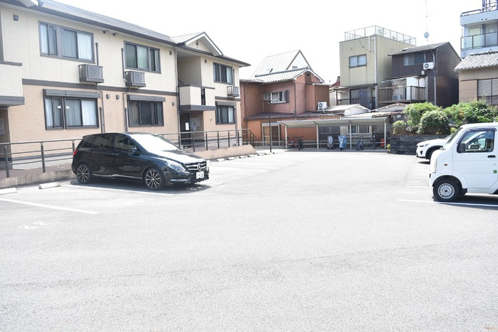ヴェルツ音羽の駐車場