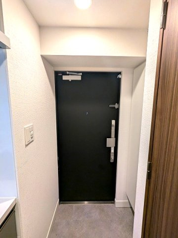 Renaissance Court浅草の設備|ディンプルキーのダブルロックセキュリティ、人感センサー付玄関ライト