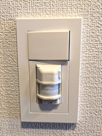 Renaissance Court浅草の設備|人感センサー付玄関ライト