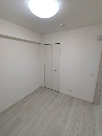DUE NIPPORI Ⅲの設備|4帖洋室、インターネット無料、照明付、エアコン付