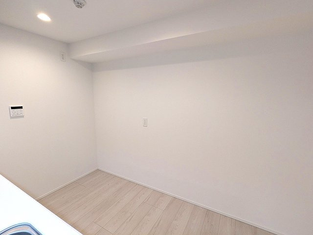 DUE NIPPORI Ⅲの設備|キッチンには大型冷蔵庫他家電配置しやすいスペースあります