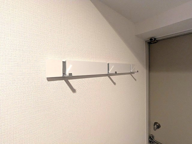 DUE NIPPORI Ⅲの設備|玄関にコートフック付です
