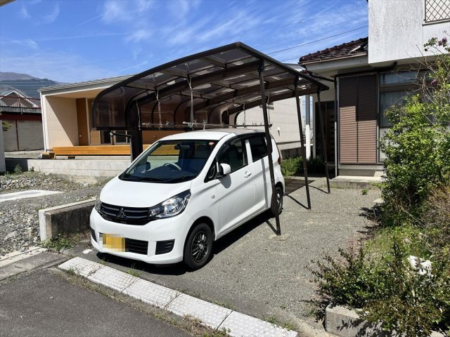 百々戸建て４DKの駐車場