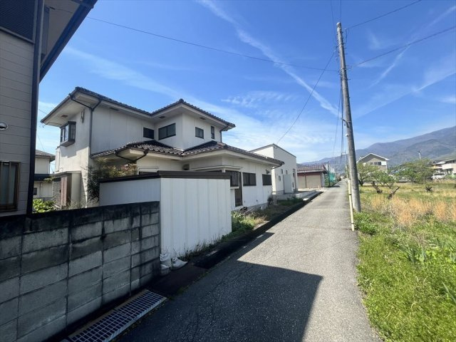 百々戸建て４DKの前面道路含む現地写真