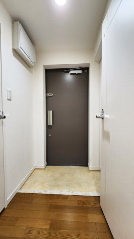 スカイコート神田弐番館の玄関
