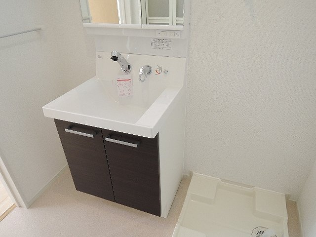 ファインヴィラの洗面所|明るい洗面所です