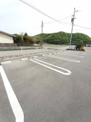 【駐車場】 | フロスト　フラワーズ | 駐車場完備です