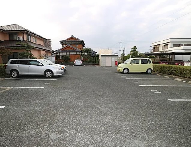 エトワール大善寺IIの駐車場