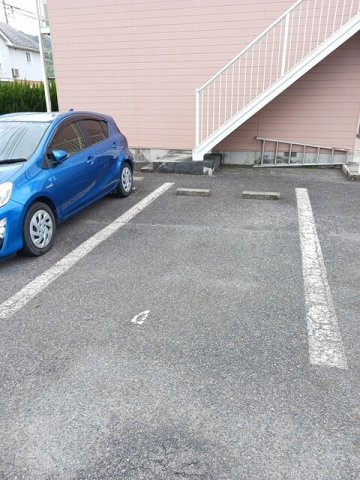 サンシティ臼井Ａの駐車場|駐車場があります
