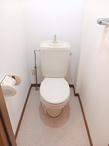 サンシティ臼井Ａのトイレ|ゆったりとした空間のトイレです