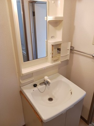サンシティ臼井Ａの洗面所|忙しい朝には欠かせない洗面所です