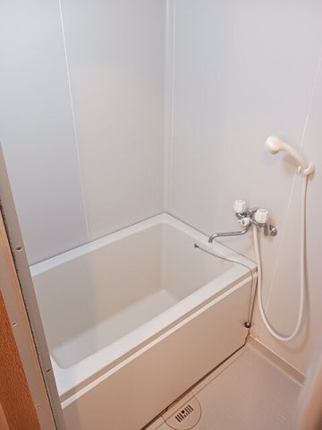 サンシティ臼井Ａの浴室|コンパクトで使いやすいお風呂です