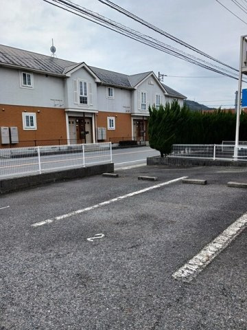 サンシティ臼井Ａの駐車場|カースペースがあります