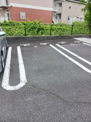 ブルック　サイドの駐車場|カースペースがあります