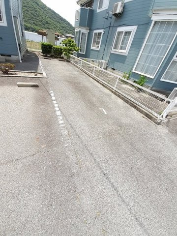 ビュウ・エステートＡの駐車場|駐車場があるので、車を買う予定の方も安心です