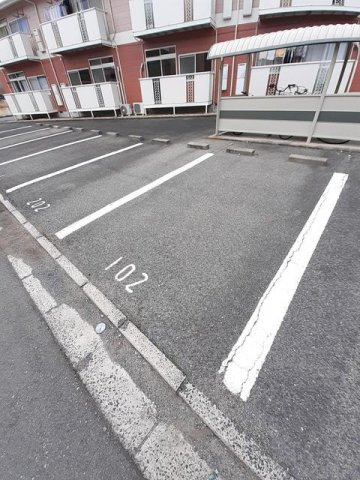 メゾン・フルールの駐車場|駐車場に車を止められます