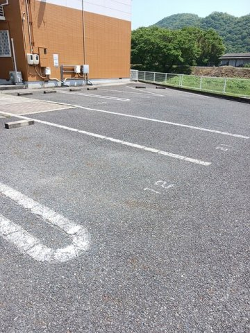 サンシティ臼井　Ｂの駐車場|駐車場に車を止められます