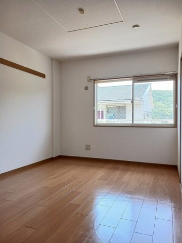 サンシティ臼井　Ｂの内装|明るい室内です