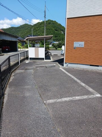 【駐車場】 | サンシティ臼井 | 駐車場があるので、車を買う予定の方も安心です