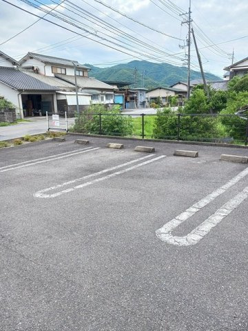 ブライトノースの駐車場|駐車スペースもあります