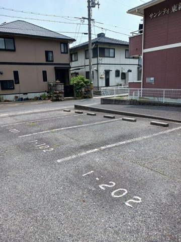 サンシティ東新田Ａの駐車場|駐車場があるので、車を買う予定の方も安心です