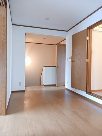 【居間・リビング】 | クレストール飛天Ａ | こちらのリビングで趣味の時間をお楽しみください