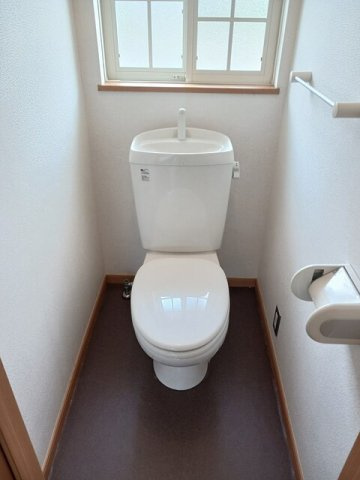 フォーチュネットＡ棟のトイレ|落ち着いた色調のトイレです