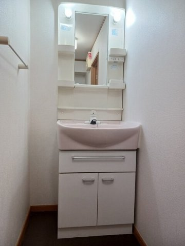 フォーチュネットＡ棟の洗面所|コンパクトで使いやすい洗面所