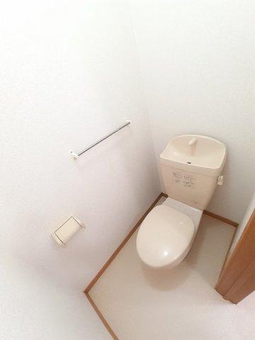 エトワール　Ｂのトイレ|落ち着いたトイレです