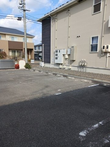 メロ－ライフＢの駐車場|駐車場があるので、車を買う予定の方も安心です