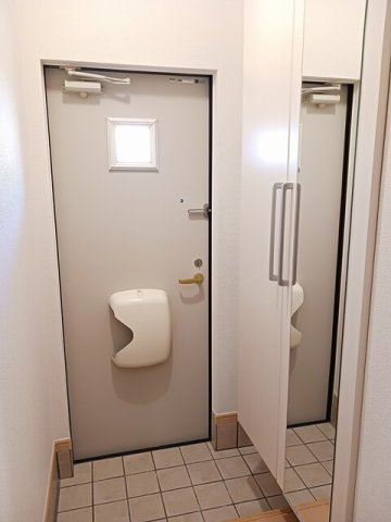 メロ－ライフＢの玄関|明るい玄関です