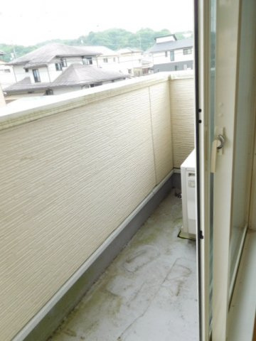 サンライズフェアスカイのバルコニー|暖かな日差しのふりそそぐバルコニー