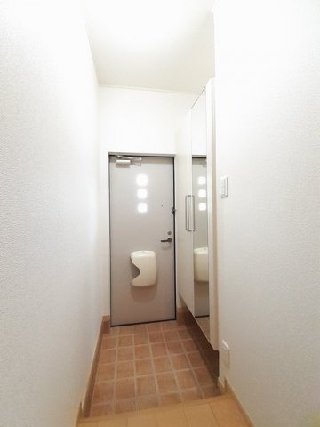 サンライズフェアスカイの玄関|収納もある玄関です