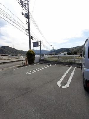 【駐車場】 | サニーグリーン　Ｄ | 車をお持ちの方に嬉しい駐車場付きの物件です