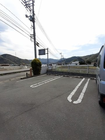【駐車場】 | サニーグリーン　Ｄ | 車をお持ちの方に嬉しい駐車場付きの物件です